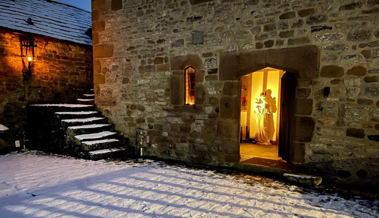 Derbyshire Chapel For 6 At Harthill Hall Private Hot Tub 8Am - 10Pm Plus Private Daily Use Of Indoor Pool And Sauna 1 Hour Stanton in Peak Zewnętrze zdjęcie